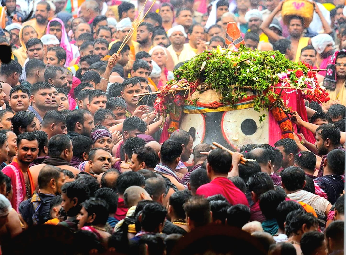 Puri Rath Yatra 2026: Lord Jagannath's Tahia Comes Off During Pahandi, Devotees Express Concern